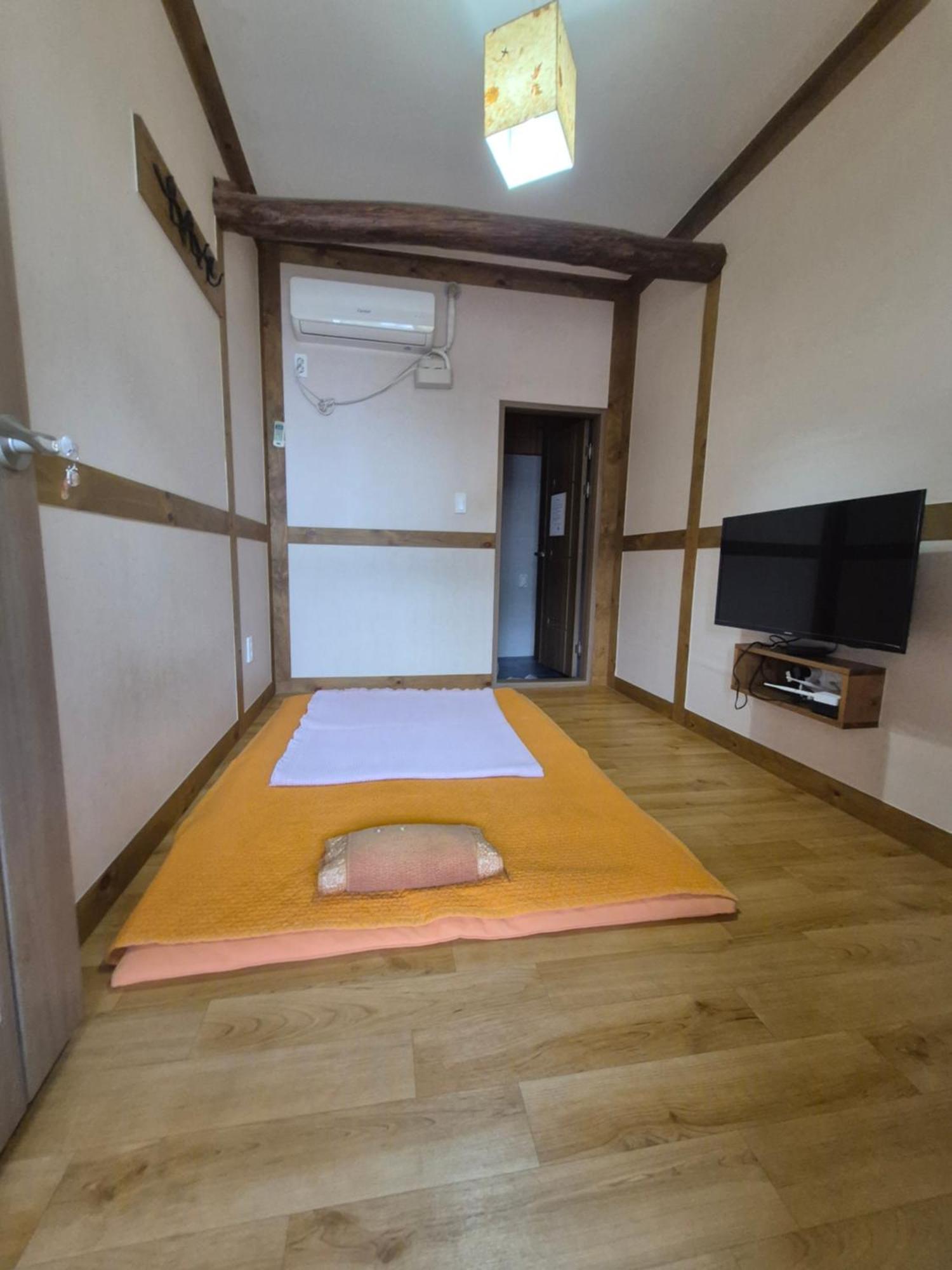 Jeonju Tosarang Guesthouse חדר תמונה