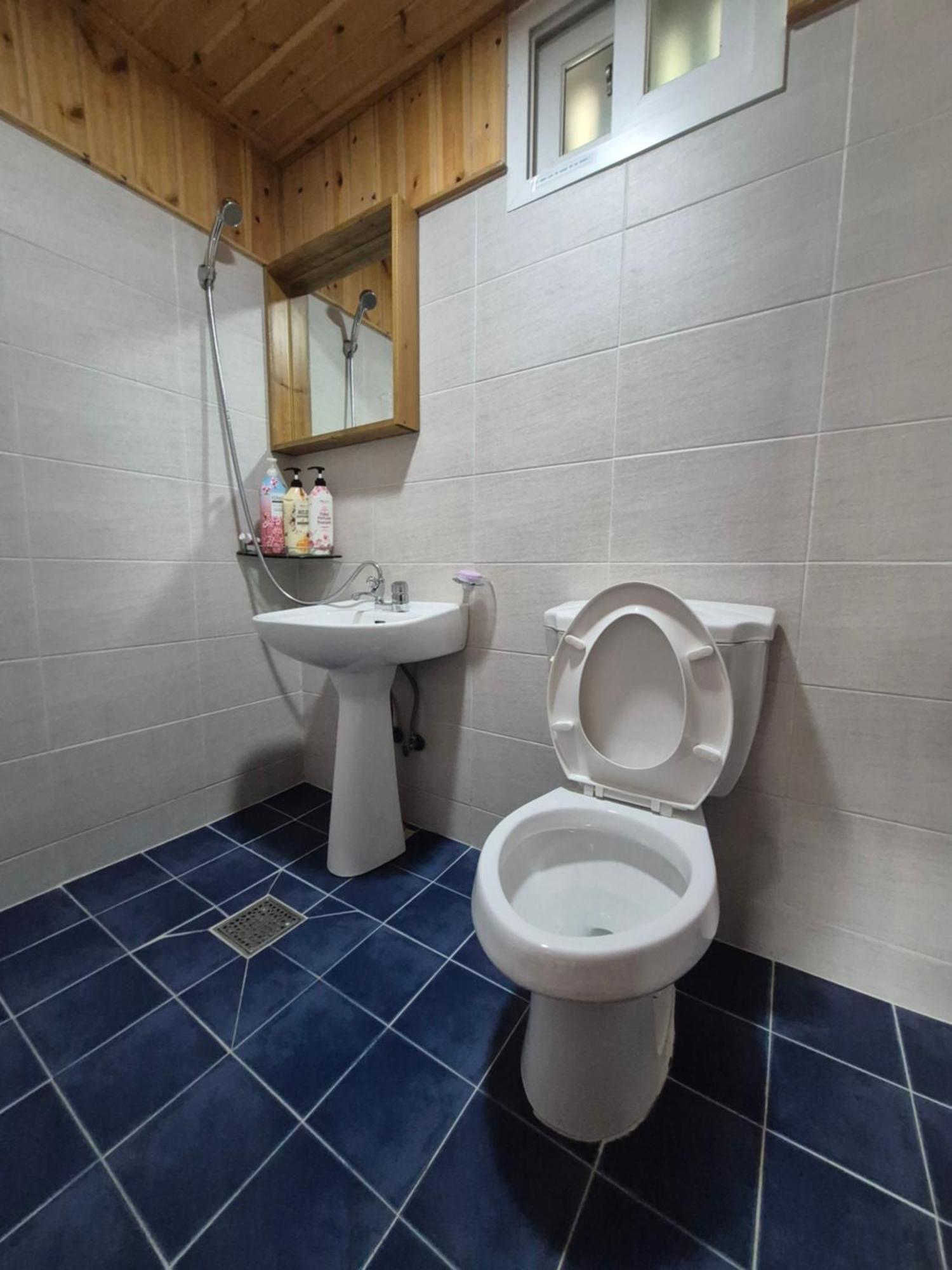 Jeonju Tosarang Guesthouse חדר תמונה