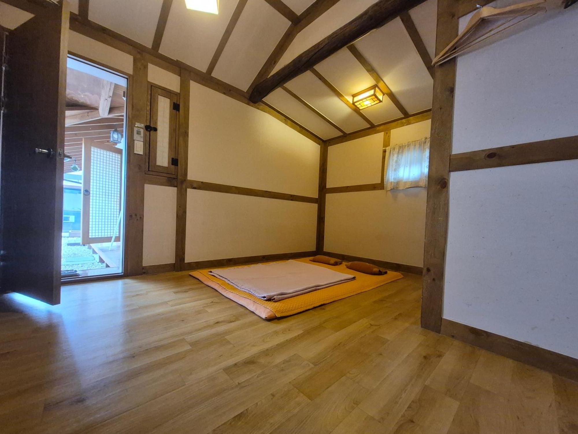 Jeonju Tosarang Guesthouse חדר תמונה